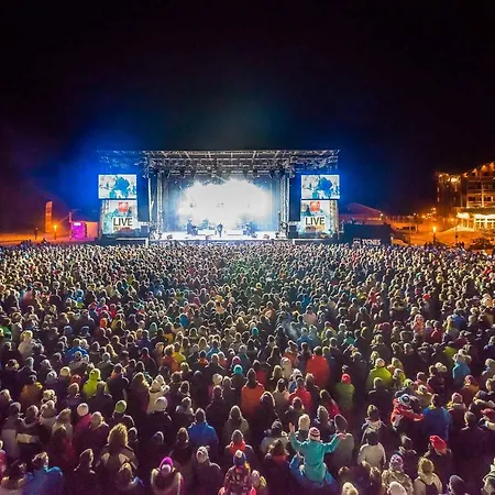 Rond Point Des Pistes Acces Direct Funiculaire Expose Sud Tignes